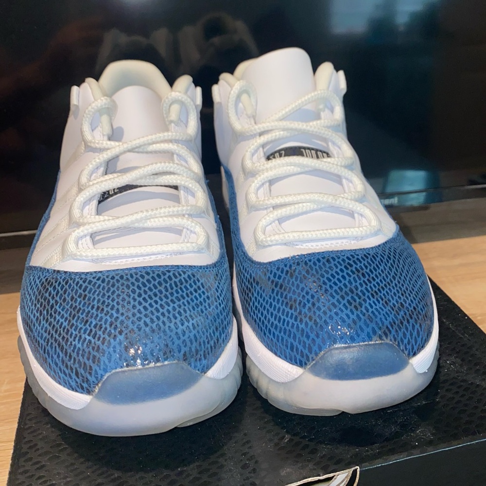 EUC - Jordan 11 Retro Low - Snake Navy 10.5